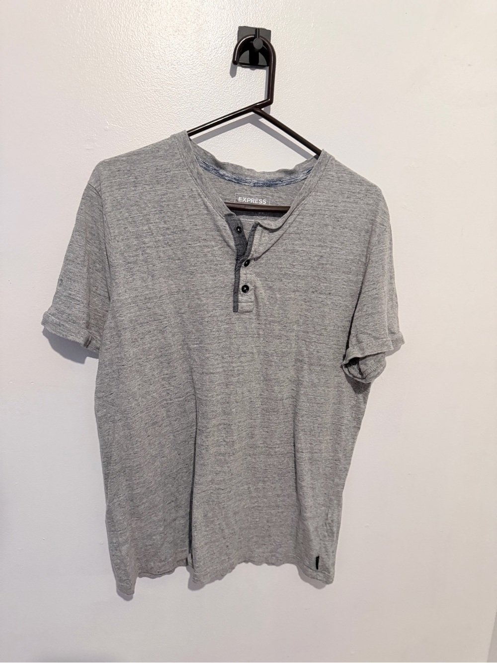 Express Men’s Gray Long-Sleeve Henley